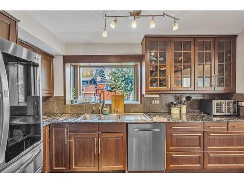 48 Deerview Place Se, Calgary, AB - Indoor Photo Showing Kitchen