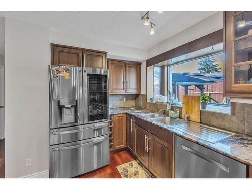 48 Deerview Place Se, Calgary, AB - Indoor Photo Showing Kitchen