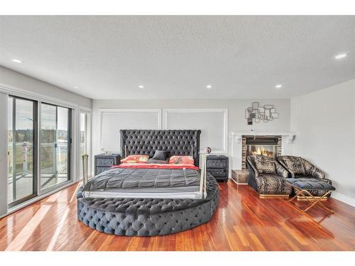 48 Deerview Place Se, Calgary, AB - Indoor Photo Showing Bedroom