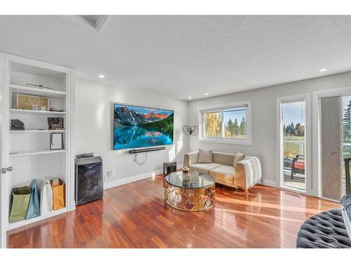 48 Deerview Place Se, Calgary, AB - Indoor Photo Showing Living Room