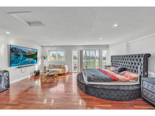 48 Deerview Place Se, Calgary, AB - Indoor Photo Showing Bedroom