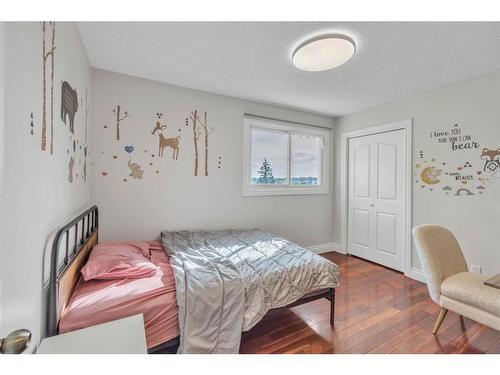 48 Deerview Place Se, Calgary, AB - Indoor Photo Showing Bedroom