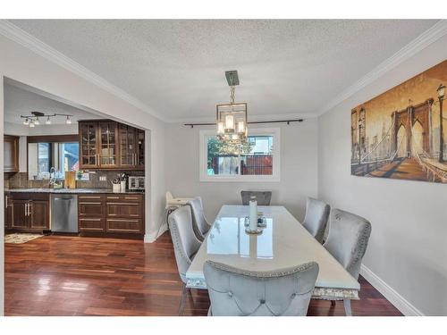 48 Deerview Place Se, Calgary, AB - Indoor Photo Showing Dining Room