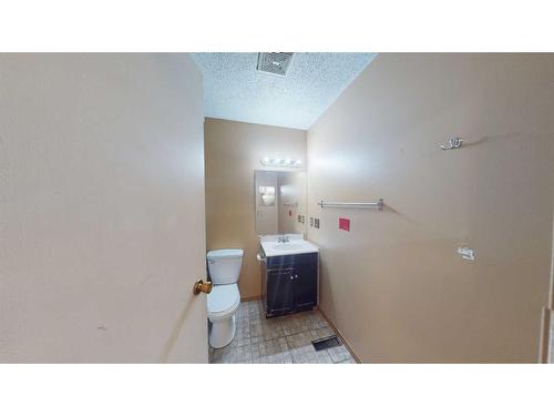 42-2519 38 Street Ne, Calgary, AB - Indoor Photo Showing Bathroom