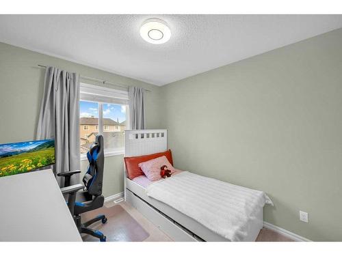 147 Skyview Springs Manor Ne, Calgary, AB - Indoor Photo Showing Bedroom