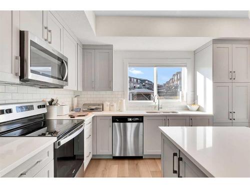 109-525 River Heights Drive, Cochrane, AB - Indoor Photo Showing Kitchen With Upgraded Kitchen