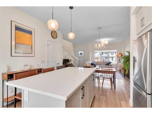 109-525 River Heights Drive, Cochrane, AB - Indoor Photo Showing Kitchen