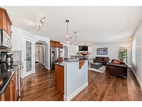 37 Everhollow Park Sw, Calgary, AB - Indoor Photo Showing Kitchen With Upgraded Kitchen