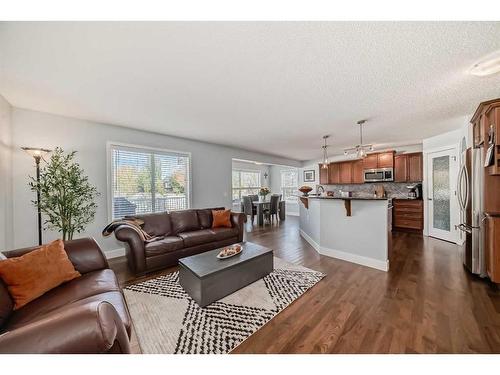 37 Everhollow Park Sw, Calgary, AB - Indoor Photo Showing Living Room