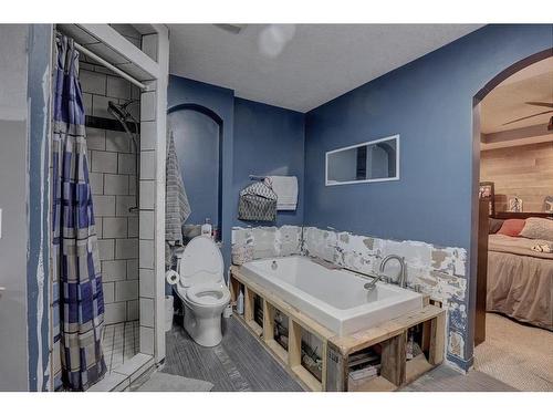 15 Glenpatrick Crescent, Cochrane, AB - Indoor Photo Showing Bathroom