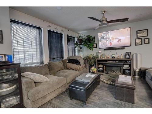 15 Glenpatrick Crescent, Cochrane, AB - Indoor Photo Showing Living Room