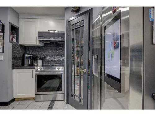 15 Glenpatrick Crescent, Cochrane, AB - Indoor Photo Showing Kitchen