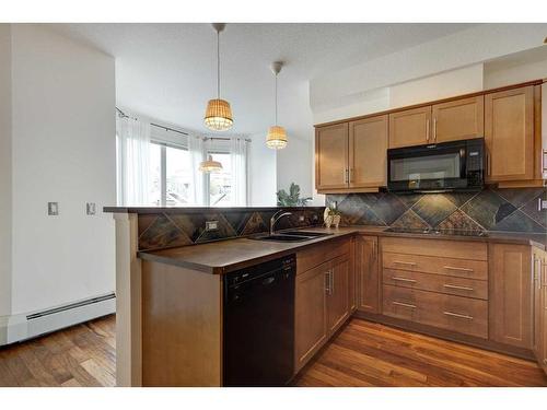 532-26 Val Gardena View Sw, Calgary, AB - Indoor Photo Showing Kitchen