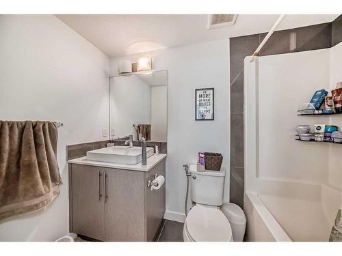 4116-302 Skyview Ranch Drive Ne, Calgary, AB - Indoor Photo Showing Bathroom