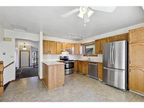 2858 Catalina Boulevard Ne, Calgary, AB - Indoor Photo Showing Kitchen With Double Sink