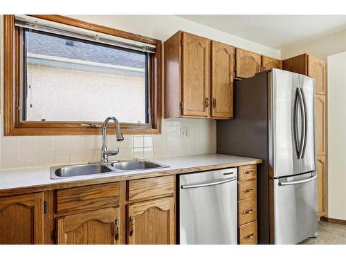 2858 Catalina Boulevard Ne, Calgary, AB - Indoor Photo Showing Kitchen With Double Sink