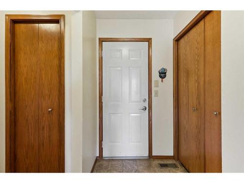 2858 Catalina Boulevard Ne, Calgary, AB - Indoor Photo Showing Other Room