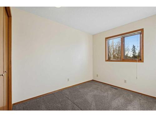 2858 Catalina Boulevard Ne, Calgary, AB - Indoor Photo Showing Other Room