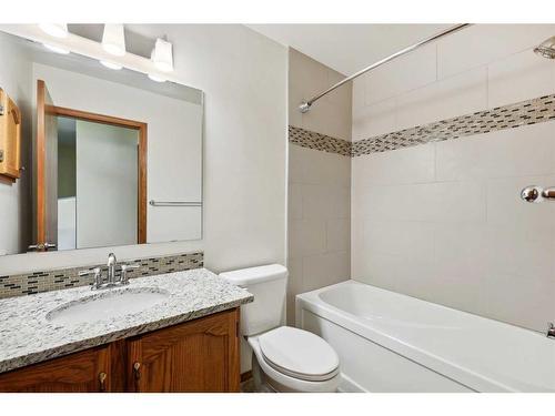 2858 Catalina Boulevard Ne, Calgary, AB - Indoor Photo Showing Bathroom