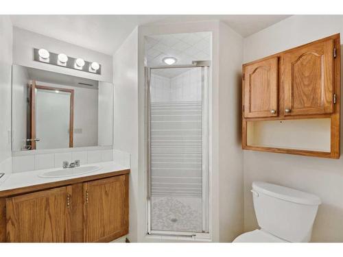 2858 Catalina Boulevard Ne, Calgary, AB - Indoor Photo Showing Bathroom