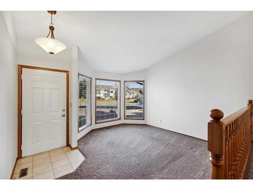 2858 Catalina Boulevard Ne, Calgary, AB - Indoor Photo Showing Other Room