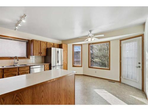 2858 Catalina Boulevard Ne, Calgary, AB - Indoor Photo Showing Kitchen With Double Sink