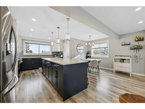 7128 Hunterwood Road Nw, Calgary, AB - Indoor Photo Showing Kitchen With Upgraded Kitchen