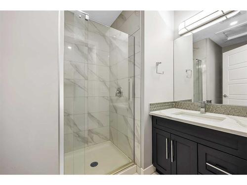 7128 Hunterwood Road Nw, Calgary, AB - Indoor Photo Showing Bathroom