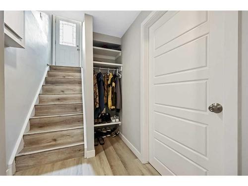 7128 Hunterwood Road Nw, Calgary, AB - Indoor Photo Showing Other Room