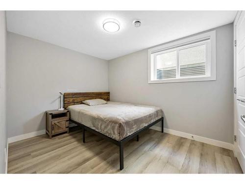 7128 Hunterwood Road Nw, Calgary, AB - Indoor Photo Showing Bedroom