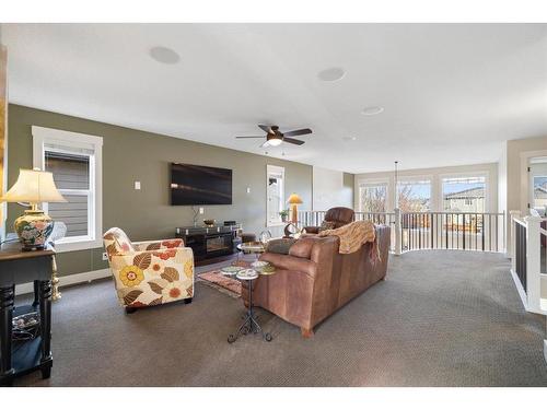 140 Auburn Sound Manor Se, Calgary, AB - Indoor Photo Showing Living Room