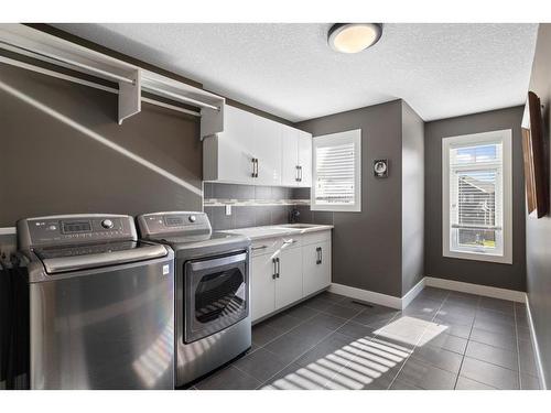 140 Auburn Sound Manor Se, Calgary, AB - Indoor Photo Showing Laundry Room