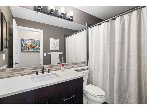 140 Auburn Sound Manor Se, Calgary, AB - Indoor Photo Showing Bathroom