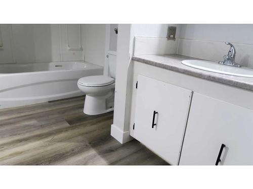 251 4 Street Nw, Sundre, AB - Indoor Photo Showing Bathroom