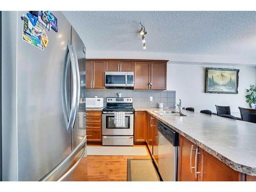 209 Windford Park Sw, Airdrie, AB - Indoor Photo Showing Kitchen With Stainless Steel Kitchen