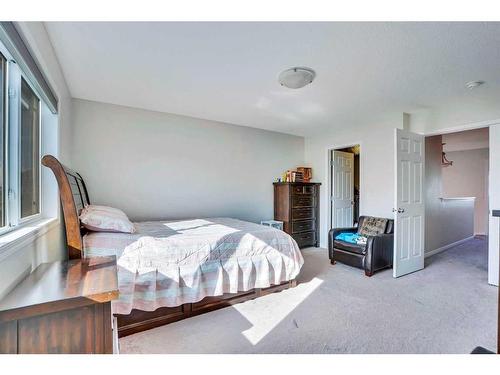 209 Windford Park Sw, Airdrie, AB - Indoor Photo Showing Bedroom