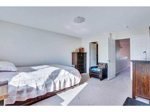 209 Windford Park Sw, Airdrie, AB - Indoor Photo Showing Bedroom