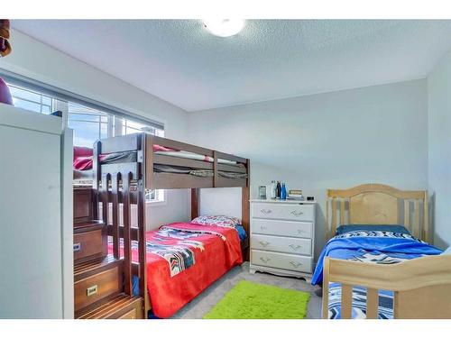 209 Windford Park Sw, Airdrie, AB - Indoor Photo Showing Bedroom