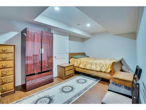 209 Windford Park Sw, Airdrie, AB - Indoor Photo Showing Bedroom