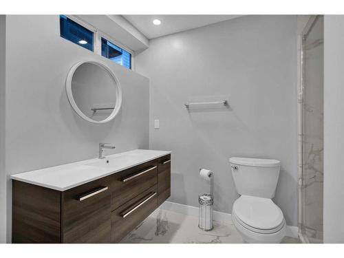 228 Sheep River Lane, Okotoks, AB - Indoor Photo Showing Bathroom