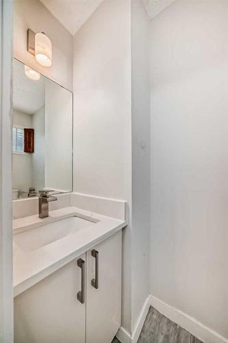 1131 Millcrest Rise Sw, Calgary, AB - Indoor Photo Showing Bathroom