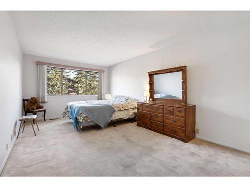 280 Midpark Gardens Se, Calgary, AB - Indoor Photo Showing Bedroom