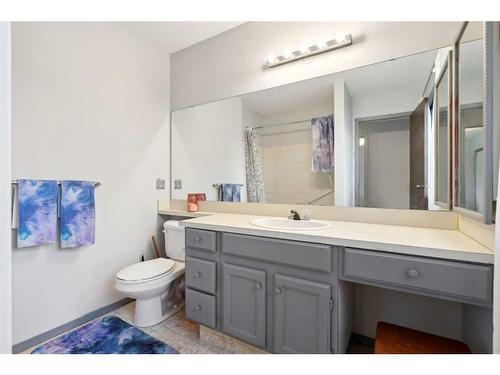 280 Midpark Gardens Se, Calgary, AB - Indoor Photo Showing Bathroom