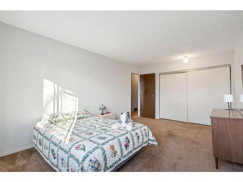 280 Midpark Gardens Se, Calgary, AB - Indoor Photo Showing Bedroom