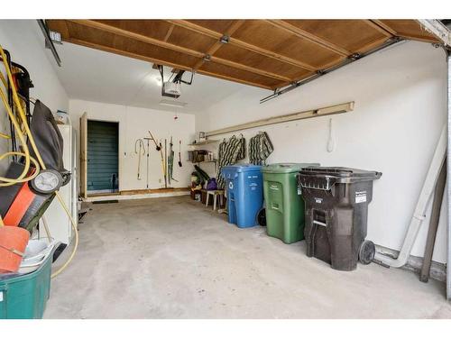 280 Midpark Gardens Se, Calgary, AB - Indoor Photo Showing Garage