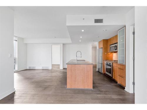 1504-1118 12 Avenue Sw, Calgary, AB - Indoor Photo Showing Kitchen