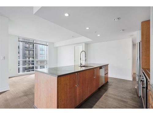 1504-1118 12 Avenue Sw, Calgary, AB - Indoor Photo Showing Kitchen