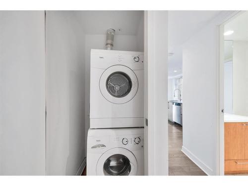 1504-1118 12 Avenue Sw, Calgary, AB - Indoor Photo Showing Laundry Room