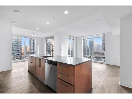 1504-1118 12 Avenue Sw, Calgary, AB - Indoor Photo Showing Kitchen