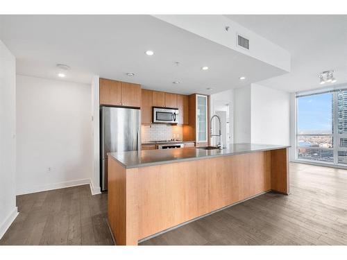 1504-1118 12 Avenue Sw, Calgary, AB - Indoor Photo Showing Kitchen